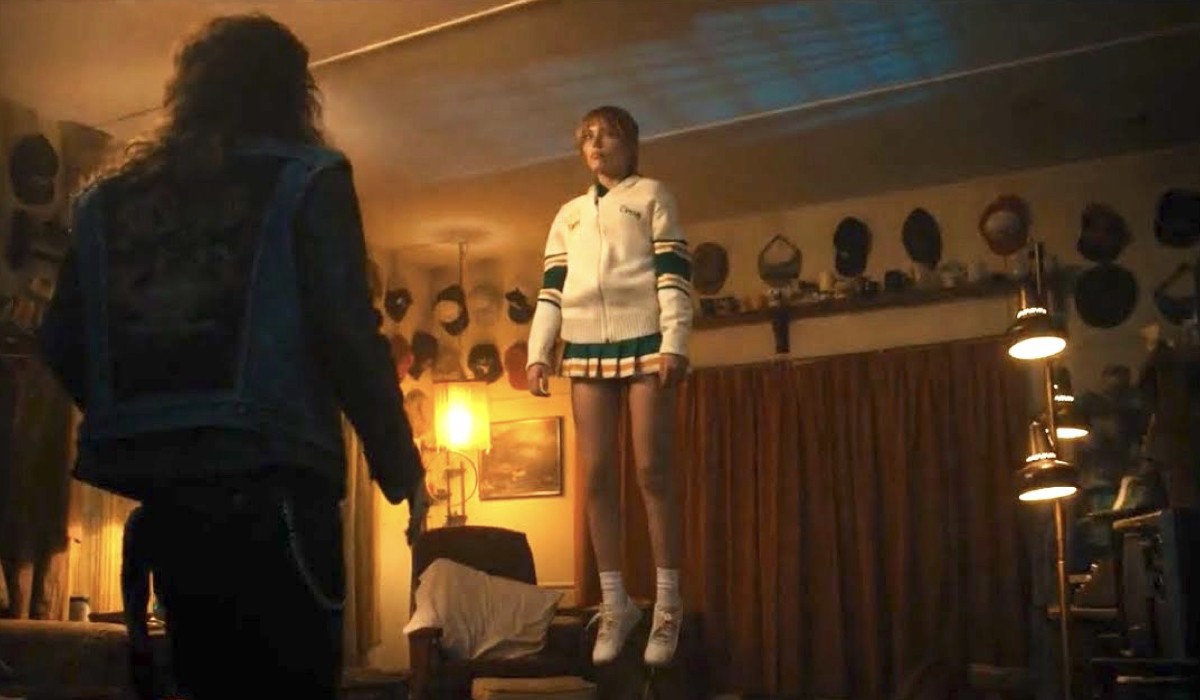 A destra: Chrissy Cunningham (Grace Van Dien) in una scena della quarta stagione. Credits: Cattura schermo/Netflix.