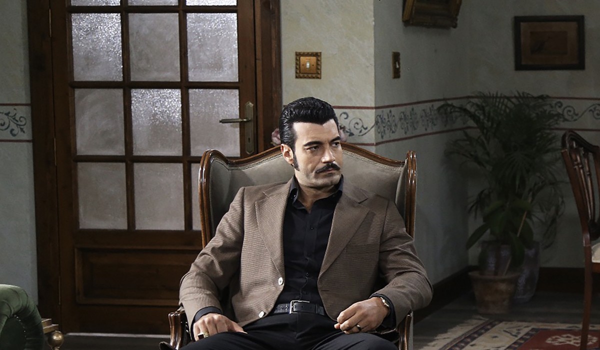 Murat Ünalmis (Demir) in una scena di 