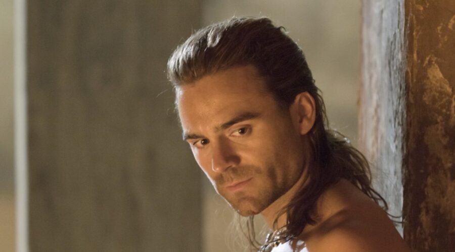 Dustin Clare In Spartacus Gli Dei Dell'arena Credits Sky