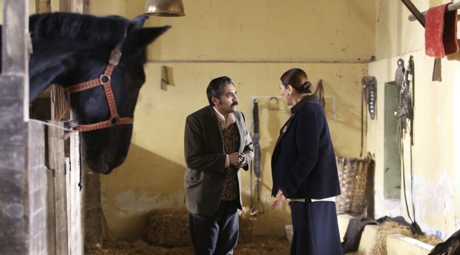 Da sinistra: Bülent Polat (Gaffur Taskin) e Vahide Perçin (Hünkar) in una scena di 