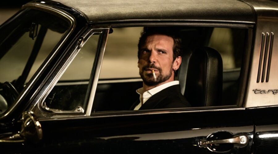 Tommaso Montanari in una scena di “Grande Gioco”. Credits: Federica Di Benedetto/Sky.