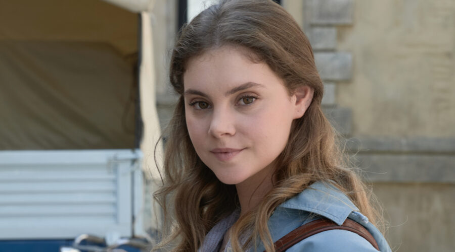 Elvira Camarrone (Clara Boscolo) in un posato per