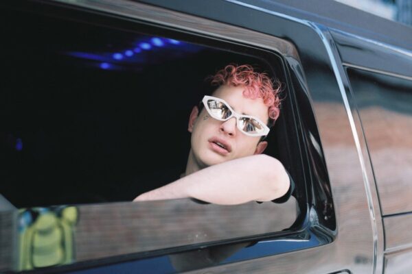 Lorenzo Ferro Inin una scena di