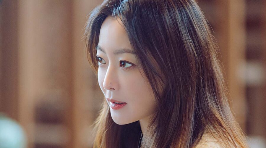 Kim Hee-seon (Seo Hye-seung) in una scena della serie televisiva