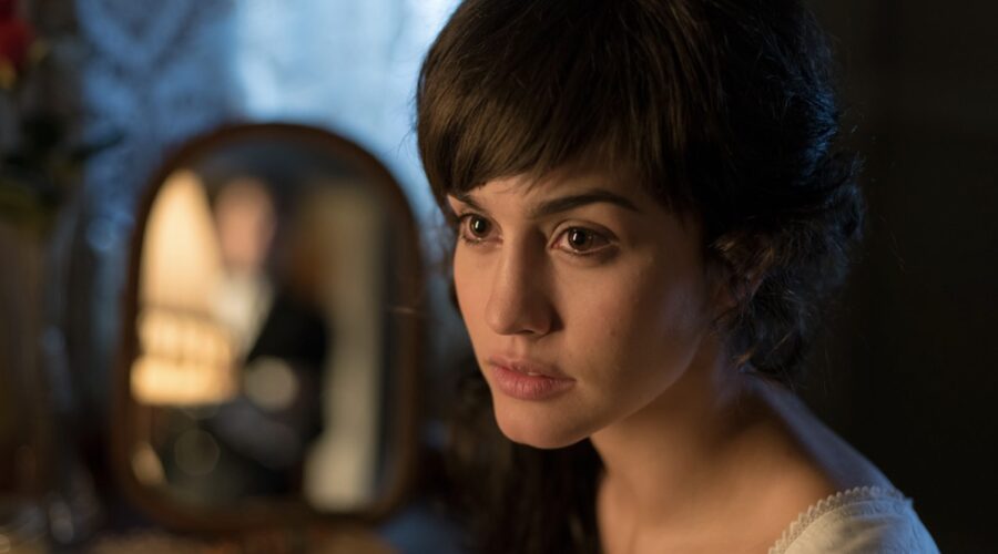 Megan Montaner (Maite) in una scena di 