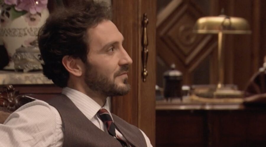 Álex Gadea (Cristóbal Loygorri del Amo) in una scena della puntata 10 di