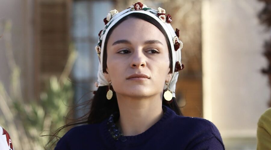 Sibel Tasçioglu (Sermin) in una scena di 