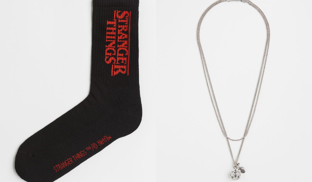 “Stranger Things x H&M”, il calzino di spugna col logo della serie tv, e a destra: la collana con il dado di Dungeons & Dragons. Credits: H&M.