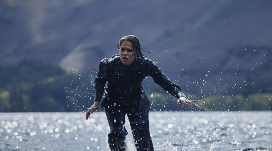 Clara Rugaard in una scena della serie tv “The Rising”. Credits: Sky.