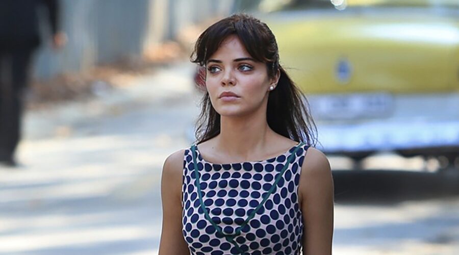 Hilal Altinbilek (Züleyha) in una scena di 