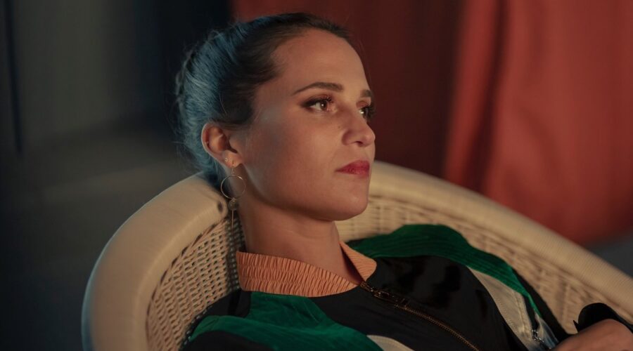 Alicia Vikander interpreta Mira In
