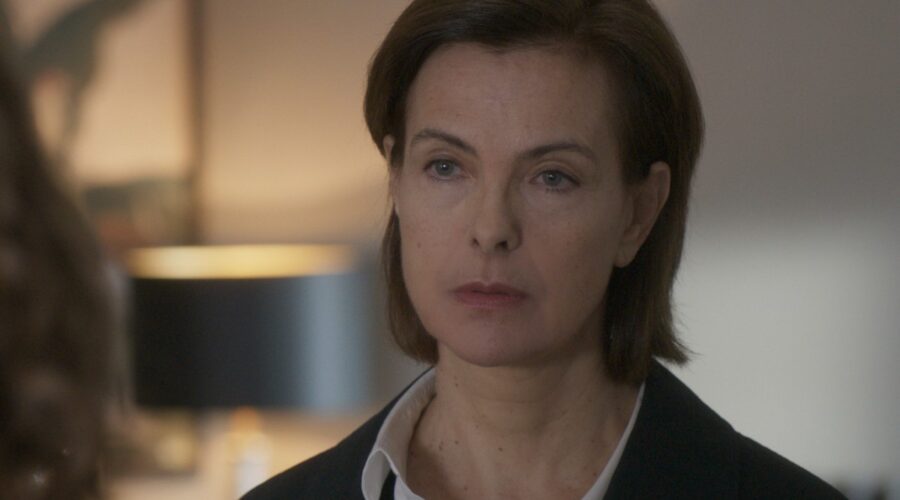 Carole Bouquet (Jeanne/La Mantide) in una scena de “La Mantide”. Credits: Mediaset