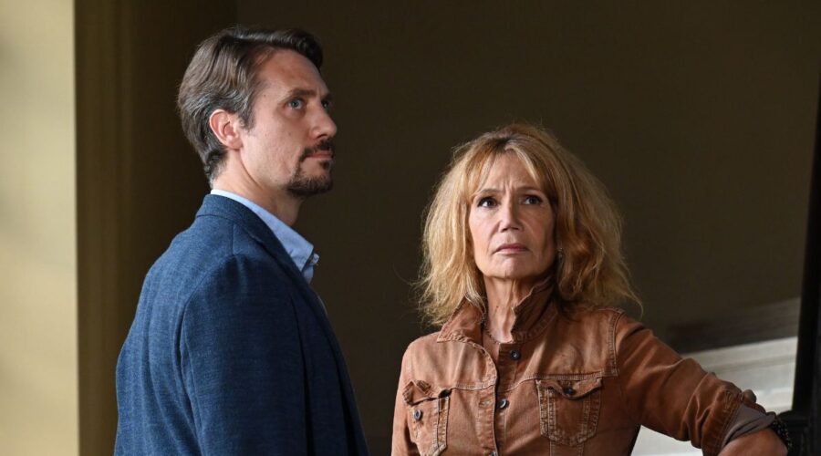 Da sinistra: Joffrey Platel e Clementine Celarié in 