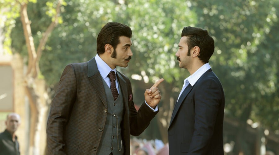 Da sinistra: Murat Ünalmis (Demir) e Ugur Günes (Yilmaz)
 in una scena di