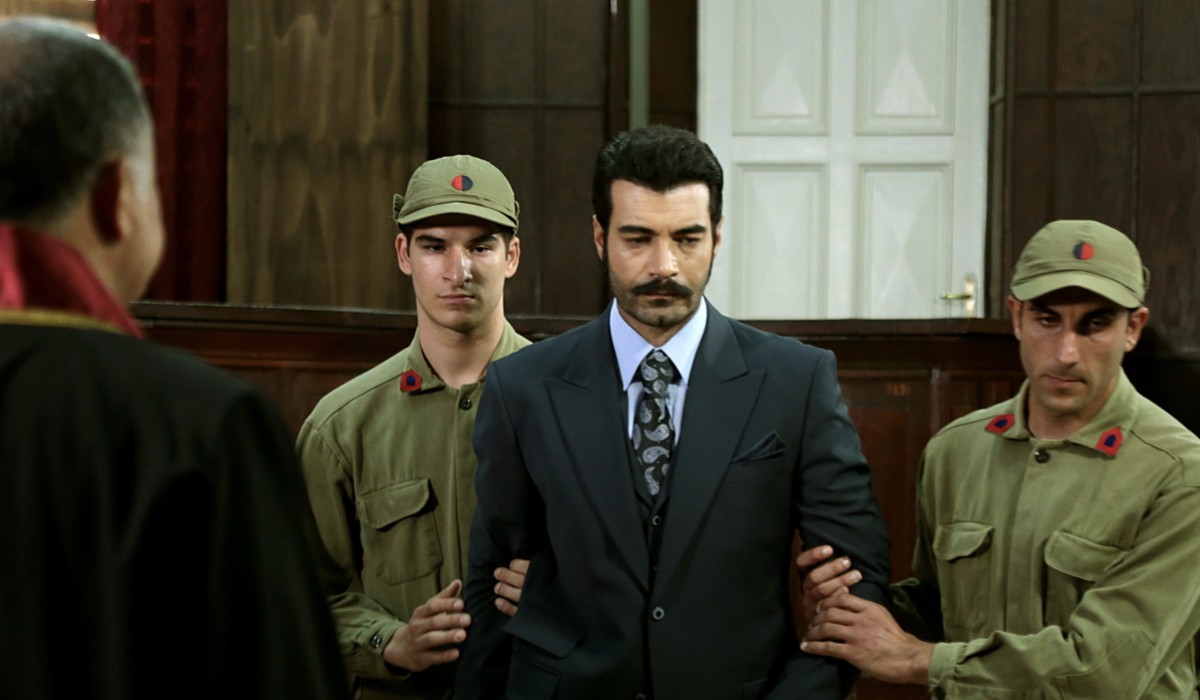 Murat Ünalmis (Demir) in una scena di 