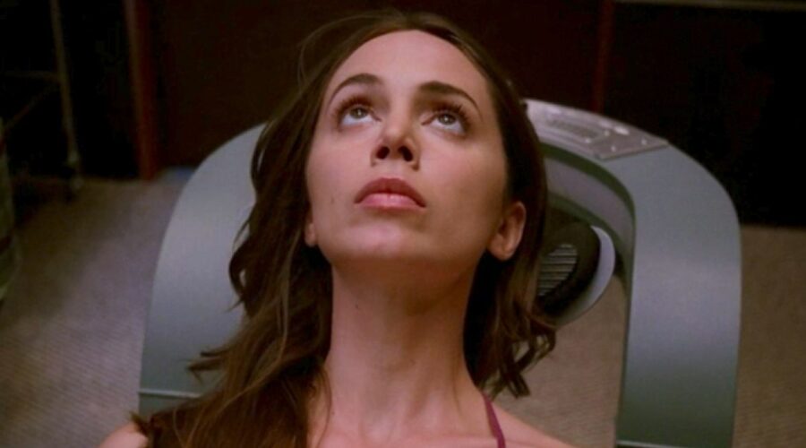 Eliza Dushku in una scena del primo episodio di 