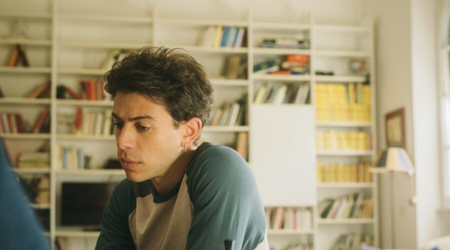 Francesco Centorame (Elia Santini) in una scena di