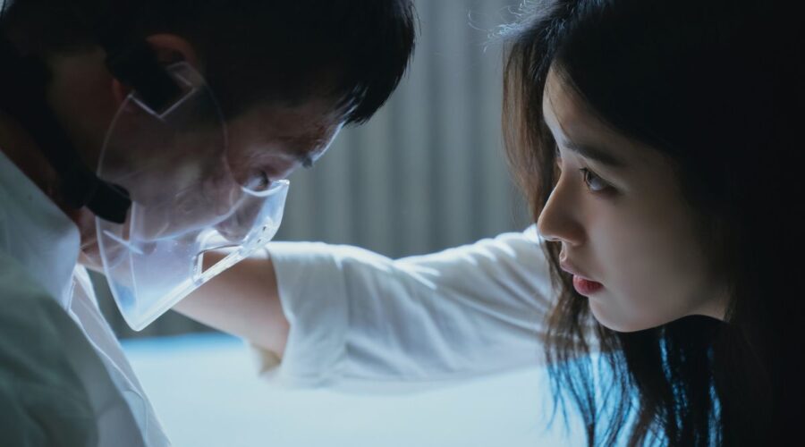 Han Hyo-joo (Yoon Sae Bom) in una scena di