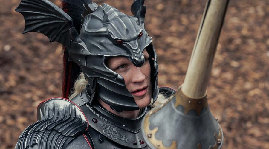 Matt Smith (nei panni di Daemon Targaryen) in una scena di