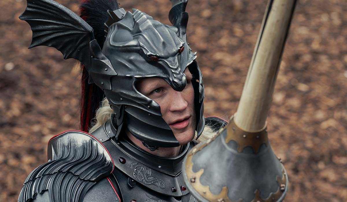 Matt Smith (nei panni di Daemon Targaryen) in una scena di