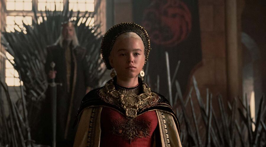 Milly Alcock (Rhaenyra Targaryen) in una scena di