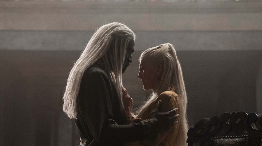 Da sinistra: Steve Steve Toussaint (Corlys Velaryon) ed Eva Best (Rhaenys Targaryen) in 