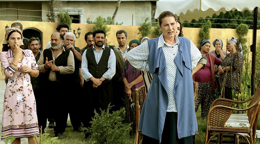 Vahide Perçin (Hünkar) in una scena di