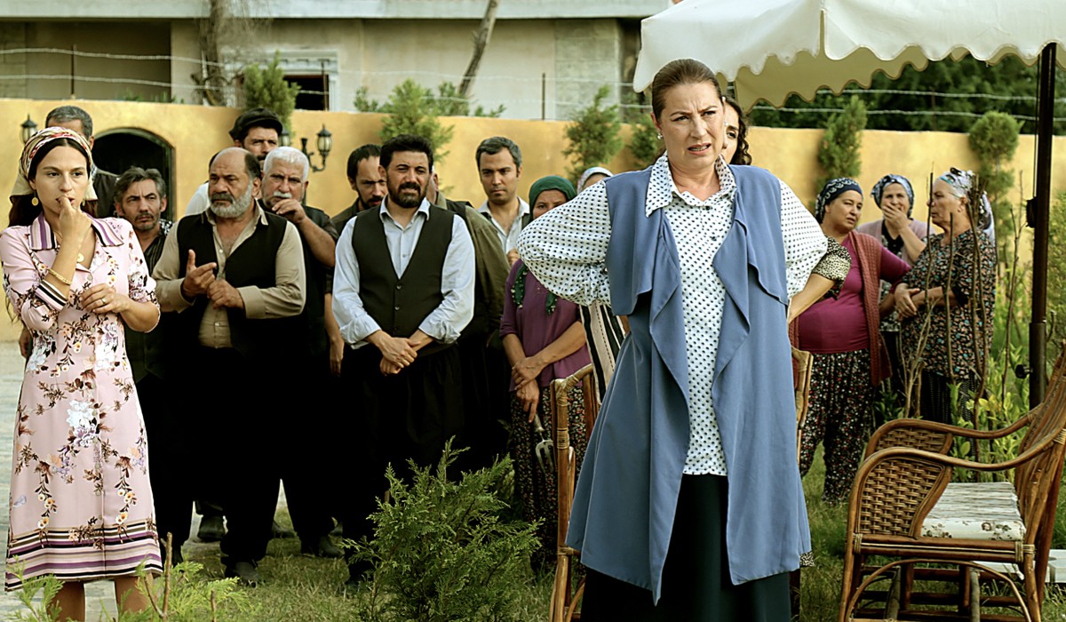 Vahide Perçin (Hünkar) in una scena di