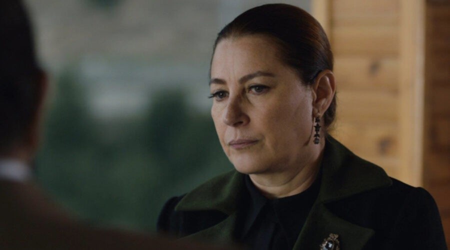 Vahide Perçin (Hünkar) in una scena di 