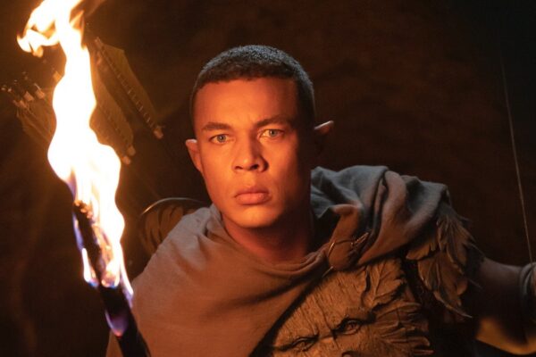 Ismael Cruz Cordova interpreta Arondir ne