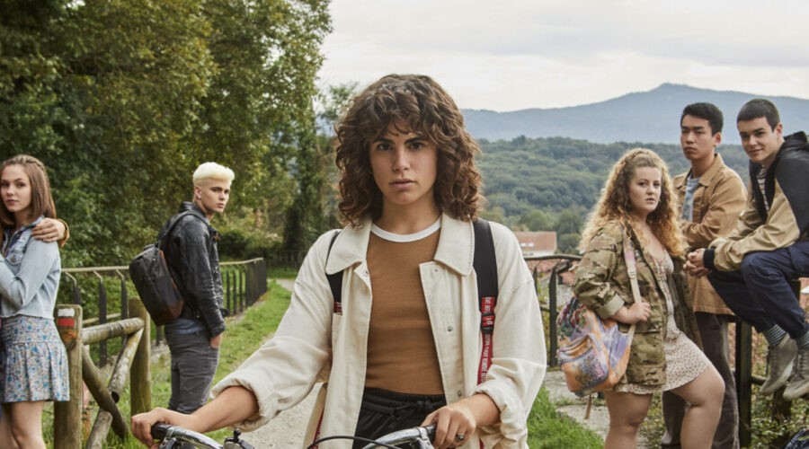 Jaime Wang As Zhao, Délia Brufau As Amaia, Oskar De La Fuente As Javi, Ainara Pérez As Lucia In Non Sei Niente Di Speciale Credits Lander Larrañaga/netflix 2021