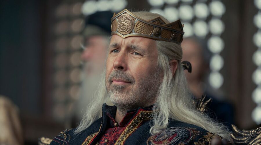 Paddy Considine nei panni di re Viserys In