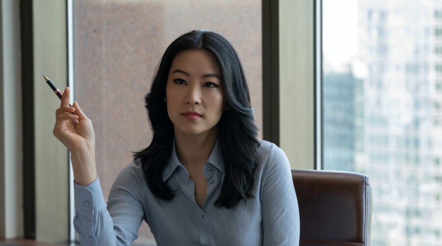 Arden Cho nel ruolo di Ingrid Yun nell'episodio 107 di “Partner Track”. Credits: Vanessa Clifton/Netflix © 202