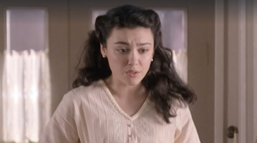 Carla Díaz (Elisa Silva Torrealba) in una scena della puntata 11 di 