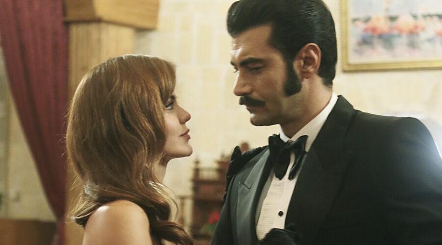 Da sinistra: Hilal Altinbilek (Züleyha) e Murat Ünalmis (Demir) in una scena di