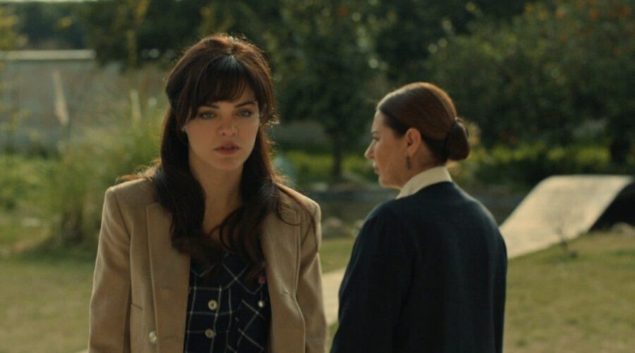 Da sinistra: Hilal Altinbilek (Züleyha) e Vahide Perçin (Hünkar) in una scena di 