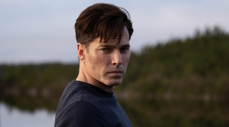 Luke Roman (Tim Rozon) in una scena di “Agenzia Roman - Case Infestate Vendesi”, la serie tv dal 2 ottobre su Sky Serie. Credits: Sky Italia.