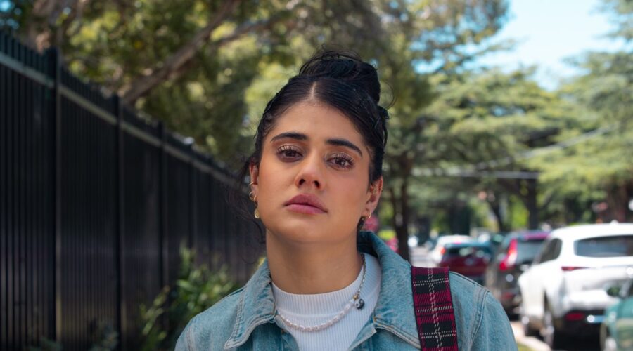 Ayesha Madon in una scena di 