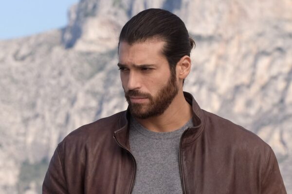 Can Yaman (Francesco Demir) in una scena di