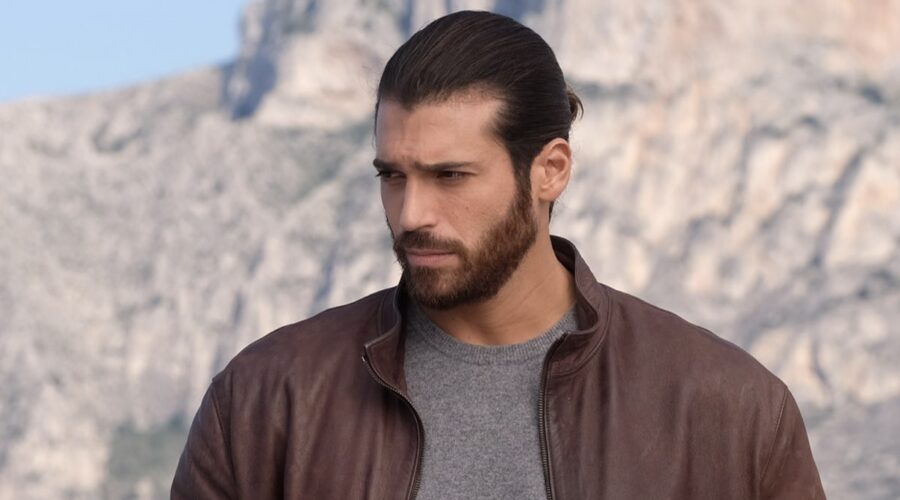 Can Yaman (Francesco Demir) in una scena di 