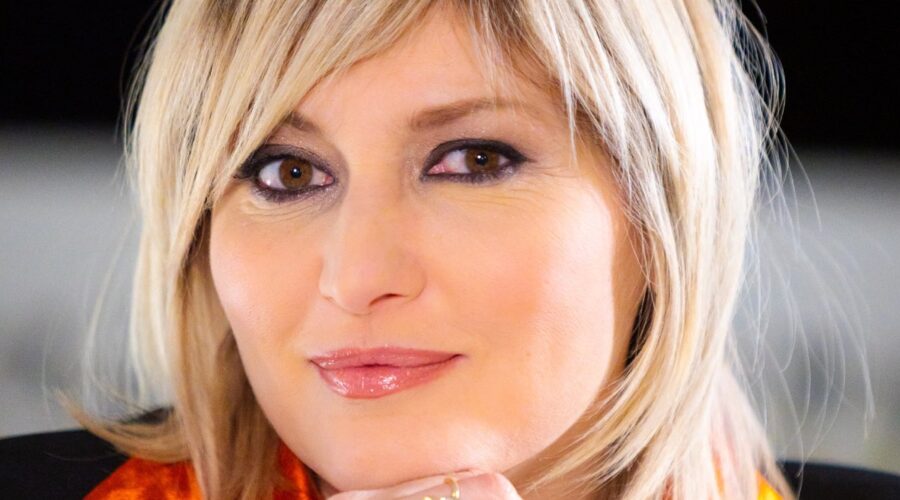 Chiara Conti (Lara) In un posato per