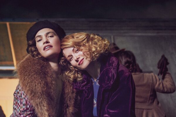 Da sinistra Lily James ed Emily Beecham in una scena di