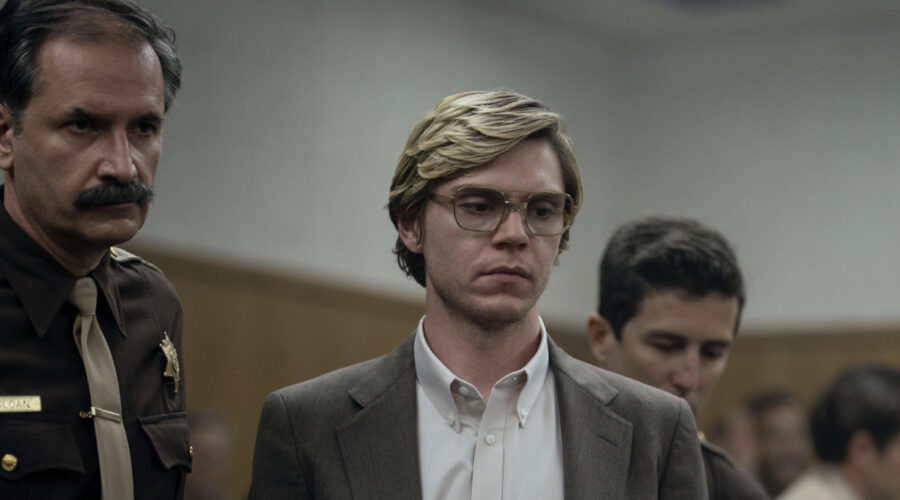 Dahmer Monster The Jeffrey Dahmer Story Evan Peters As Jeffrey Dahmer In Episode 108 Of Dahmer Monster The Jeffrey Dahmer Story. Cr Ser Baffo Netflix 2022