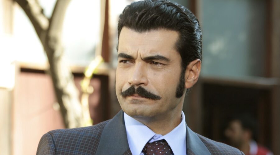 Murat Ünalmis (Demir) in una scena di