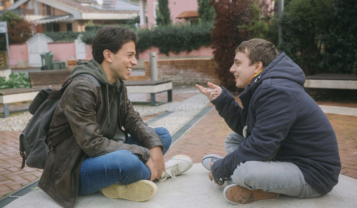 A sinistra: Elia (Francesco Centorame) e Luchino (Nicholas Zerbini) in una scena di “SKAM Italia 5”. Credits: Netflix Italia.