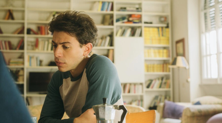 Elia (Francesco Centorame) in una scena di “SKAM Italia 5”. Credits: Netflix Italia.