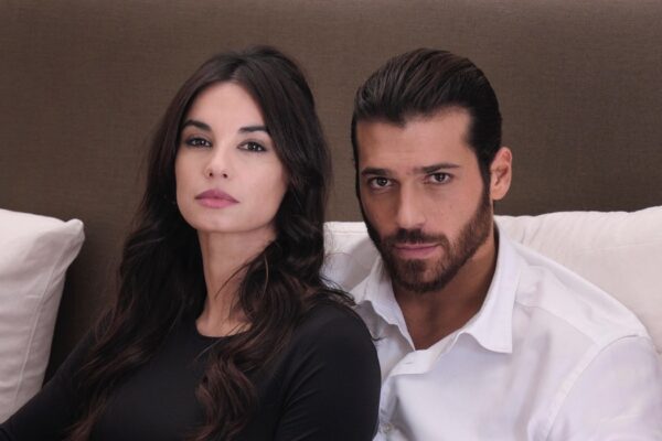 Francesca Chillemi e Can Yaman in una scena di