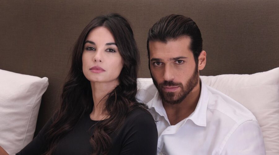 Francesca Chillemi e Can Yaman in una scena di