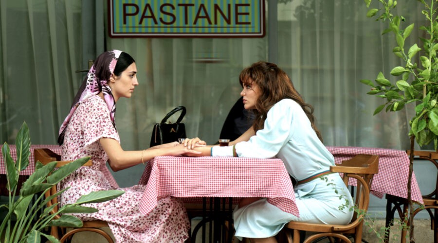 Da sinistra: Selim Genc (Gulten) e Hilal Altinbilek (Züleyha) in una scena di