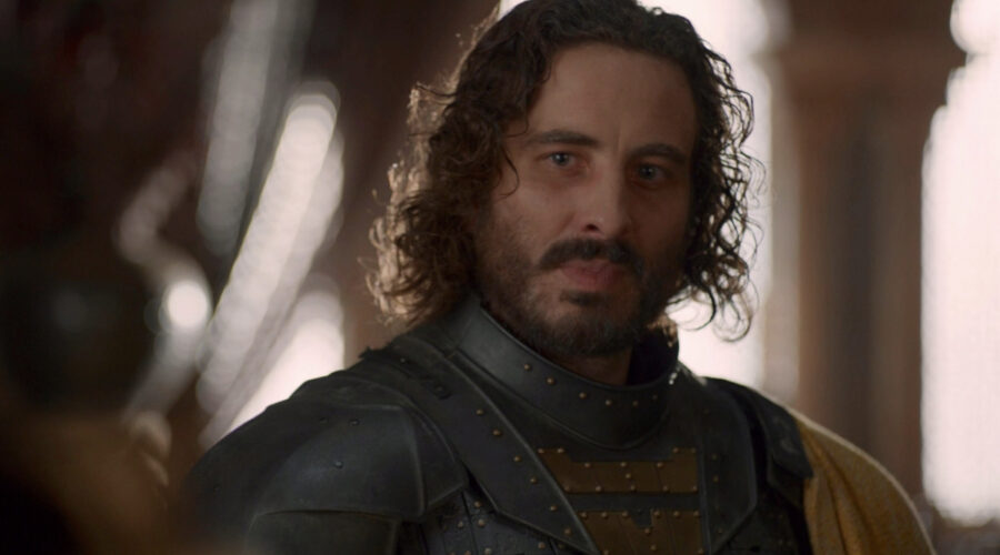 Ser Harwin Strong (Ryan Corr) in un fotogramma dell'episodio 6 di “House of the Dragon”. Credits: Cattura schermo/Sky.